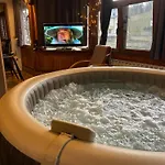 Krivaja River Retreat - Jacuzzi, Pool And Basketball Apartament Ribnica